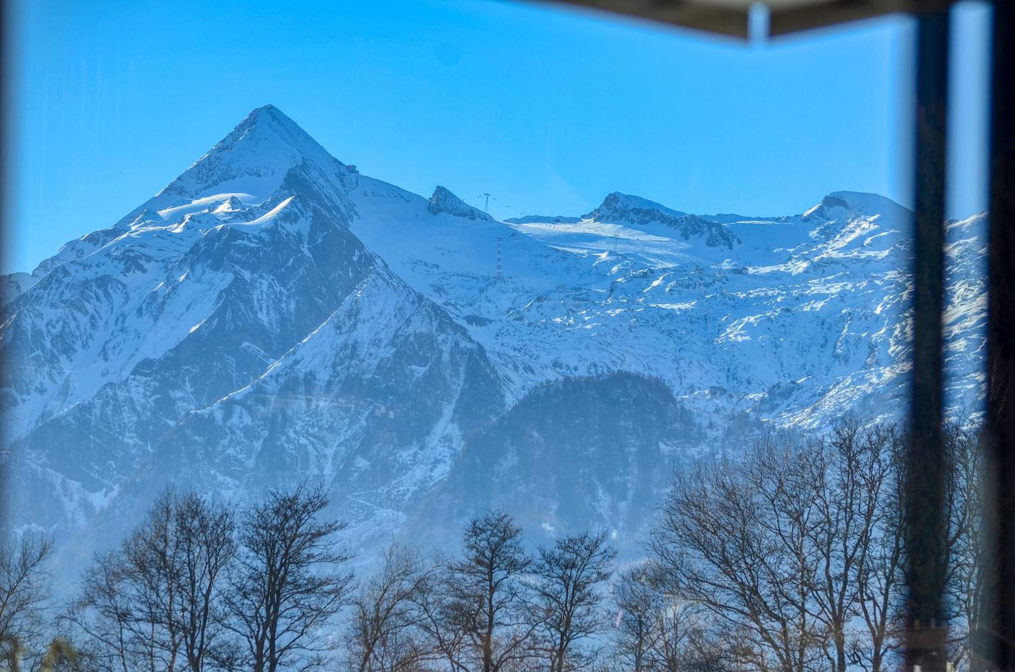 Golf & Glacier View - By Alpen Apartments Zell am See Exterior photo